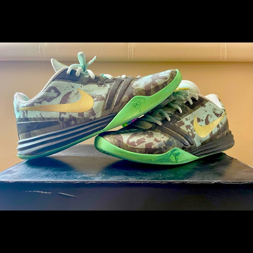 Nike Kobe Mentality Fiberglass Basketball Shoes sz7.5M